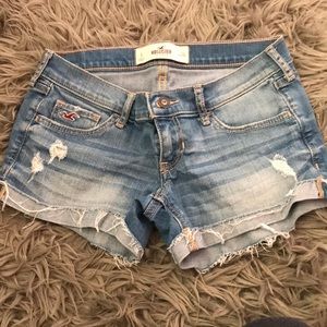 Hollister low rise medium Wash shorts